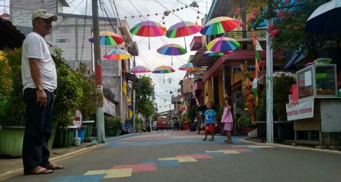 Bersih-bersih, 60 Warga Tanjung Priok Ikuti Program Padat Karya