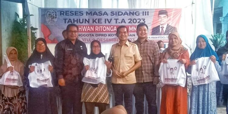 Ihwan Ritonga Terima Keluhan Parit yang Tertutup Bangunan Rumah saat Reses di Bromo
