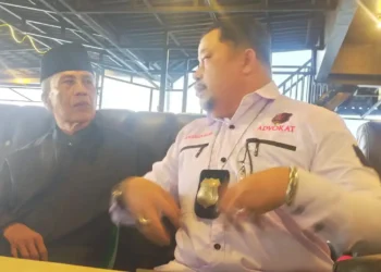 Sultan Langkat T Azihar MK dan kuasa hukumnya Pengadilen Sembiring SH MH BSc