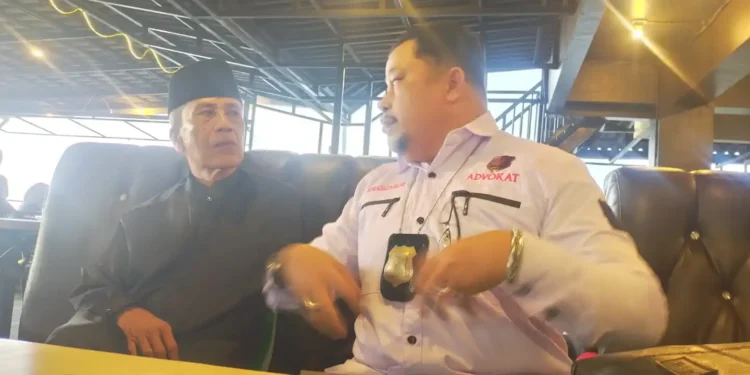 Sultan Langkat T Azihar MK dan kuasa hukumnya Pengadilen Sembiring SH MH BSc