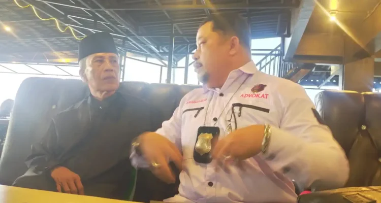 Sultan Langkat T Azihar MK dan kuasa hukumnya Pengadilen Sembiring SH MH BSc