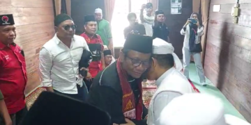 Mahfud MD Sambangi Tuan Guru Besilam, Warga : Selamat Datang Pak AMIN