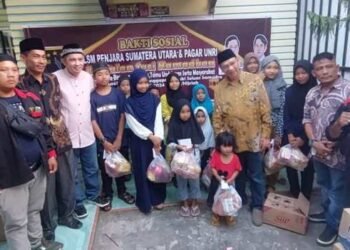 Jelang Idul Fitri, DPD LSM Penjara Sumut & Anggota DPR RI Bagi Ratusan Paket Sembako