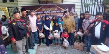 Jelang Idul Fitri, DPD LSM Penjara Sumut & Anggota DPR RI Bagi Ratusan Paket Sembako