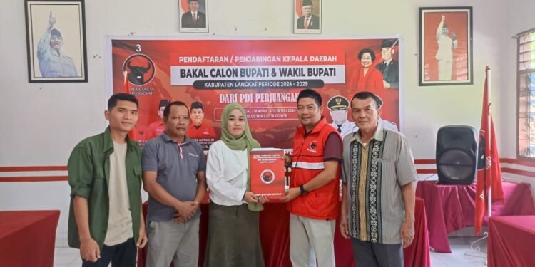 Ketua MD FORHATI Langkat Kembalikan Berkas Balon Bupati ke PDI Perjuangan