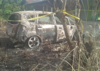 Geram, Mobil Milik Diduga Pengedar Narkoba Dibakar Massa