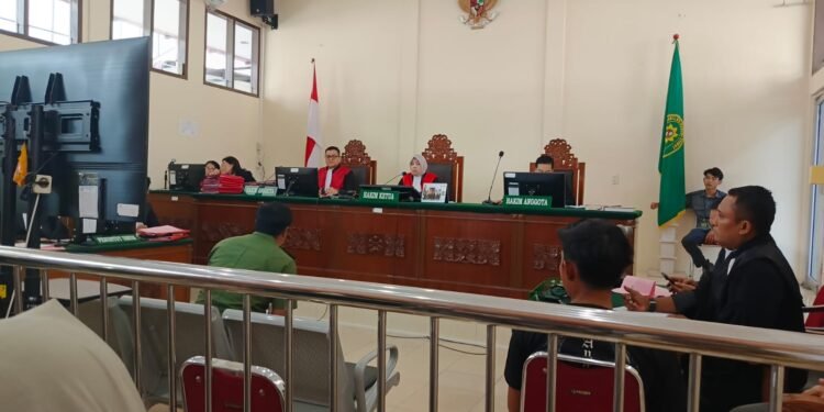 Saksi Ahli : Barak Suparman di Dalam Kawasan Hutan Lindung