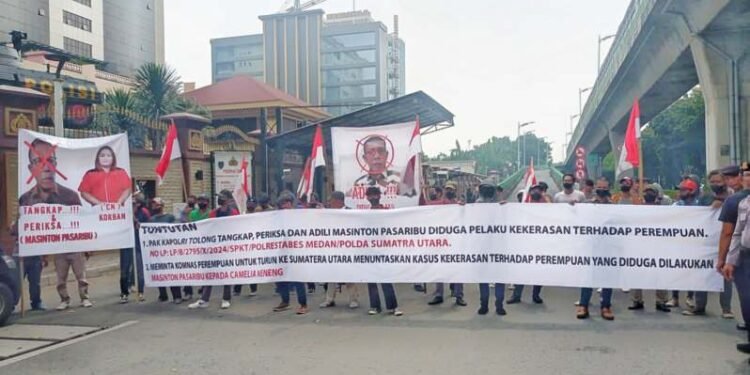 AMPPUH Demo Mabes Polri Minta Tangkap Masinton Pasaribu terkait Laporan Dugaan Kekerasan Perempuan