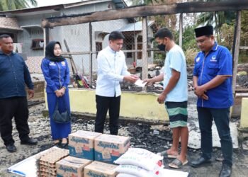 Pimpinan DPRD Sumut Ricky Anthony Bantu Korban Kebakaran di Bahorok