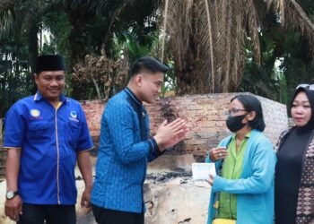 Pimpinan DPRD Sumut Ricky Anthony Bantu Janda Korban Kebakaran