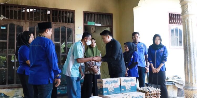 Sambangi Korban Kebakaran di Batang Serangan, Ricky Anthony Bagikan Bantuan dan Tali Asih