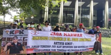 Cium Indikasi Pelemahan Jampidsus, Aktivis Sumut ‘Murka’ di Depan Gedung Merah Putih