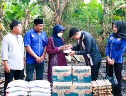 Air Mata di Reruntuhan : Jamiah Mengais Beras dari Sisa Kebakaran, Ricky Anthony Ulurkan Tangan