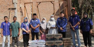 Keharuan Ponidi Pecah, Bantuan Ricky Anthony Tiba Usai Rumahnya Dilalap Api