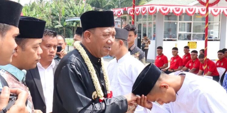HUT RI ke-80, Bupati bersama Kepala UPT Pemasyarakatan se-Langkat Serahkan Remisi Warga Binaan