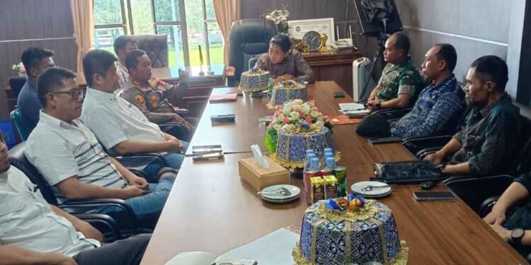 Foto PT PAM Mineral saat sejumlah kegiatan kerja dengan PT BIM. Serta beberapa kali pertemuan di ruangan kantor PT BIM dengan Dirut PT PAM Mineral Rudi Tjanaka.