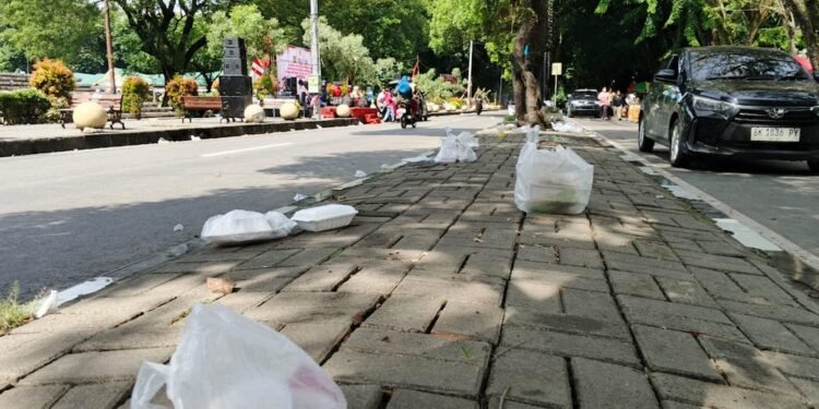Warga Resah, Aktivitas CFD di Stabat Tinggalkan Tumpukan Sampah