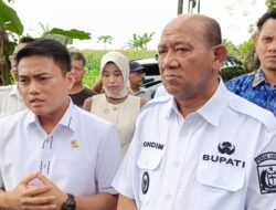 Tinjau Jalan Rusak, Ricky Anthony dan Ondim : Segera Diperbaiki