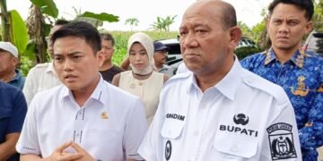 Tinjau Jalan Rusak, Ricky Anthony dan Ondim : Segera Diperbaiki