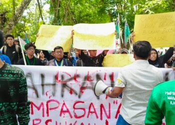 Kondusif, Driver Ojol dan Mahasiswa Warnai Demo di DPRD Langkat
