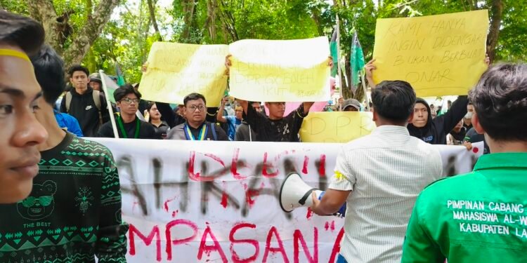 Kondusif, Driver Ojol dan Mahasiswa Warnai Demo di DPRD Langkat