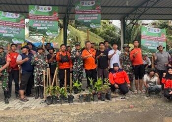 Kolaborasi dengan TNI dan PAC PP Stabat, Gen Hijau Bersihkan Sungai Pantai Gemi