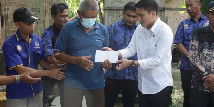 Rumah Ngadirun Terbakar, Ricky Anthony Hadir Bawa Bantuan