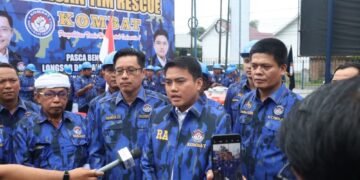 Ricky Anthony: KOMBAT Salurkan 100 Ton Beras dan Ribuan Paket Bahan Pangan