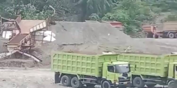 Bawa Parang dan Ultimatun APH, Warga Protes Galian C Diduga Ilegal di Bahorok