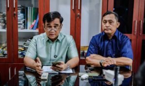 Asisten Pemerintahan dan Kesejahteraan Rakyat Setdako Medan, M Sofyan, didampingi Kepala Dinas Komunikasi dan Informatika Kota Medan Arrahmaan Pane