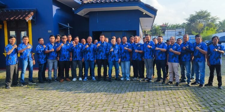 Penyerahan Mandat DPC, KOMBAT Medan Mantapkan Struktur Hingga Akar Rumput