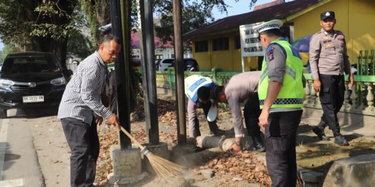 Laksanakan Korve di Sekolah SLB Stabat, Kapolres Lagkat: Sesuai Arahan Presiden RI